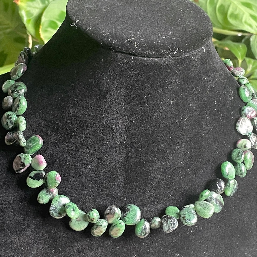 Ruby zoisite bead necklace (approx. 18”) TGW 320.00 cts